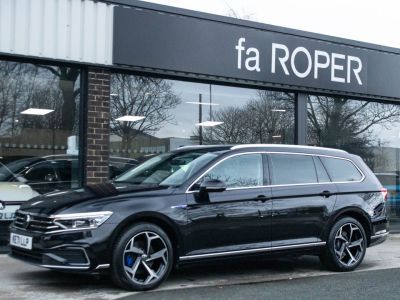 Volkswagen Passat Estate 1.4 TSI PHEV GTE Advance DSG Auto Estate Petrol / Electric Hybrid Deep Black Pearl