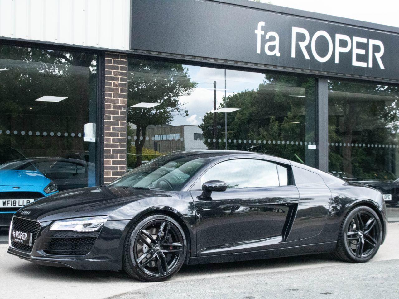 Audi R8 4.2 V8 FSI quattro S tronic 430ps Coupe Petrol Phantom Black Metallic