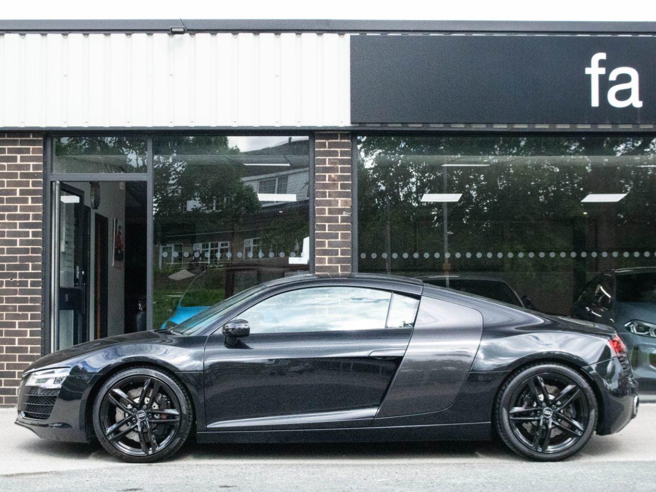 Audi R8 4.2 V8 FSI quattro S tronic 430ps Coupe Petrol Phantom Black Metallic