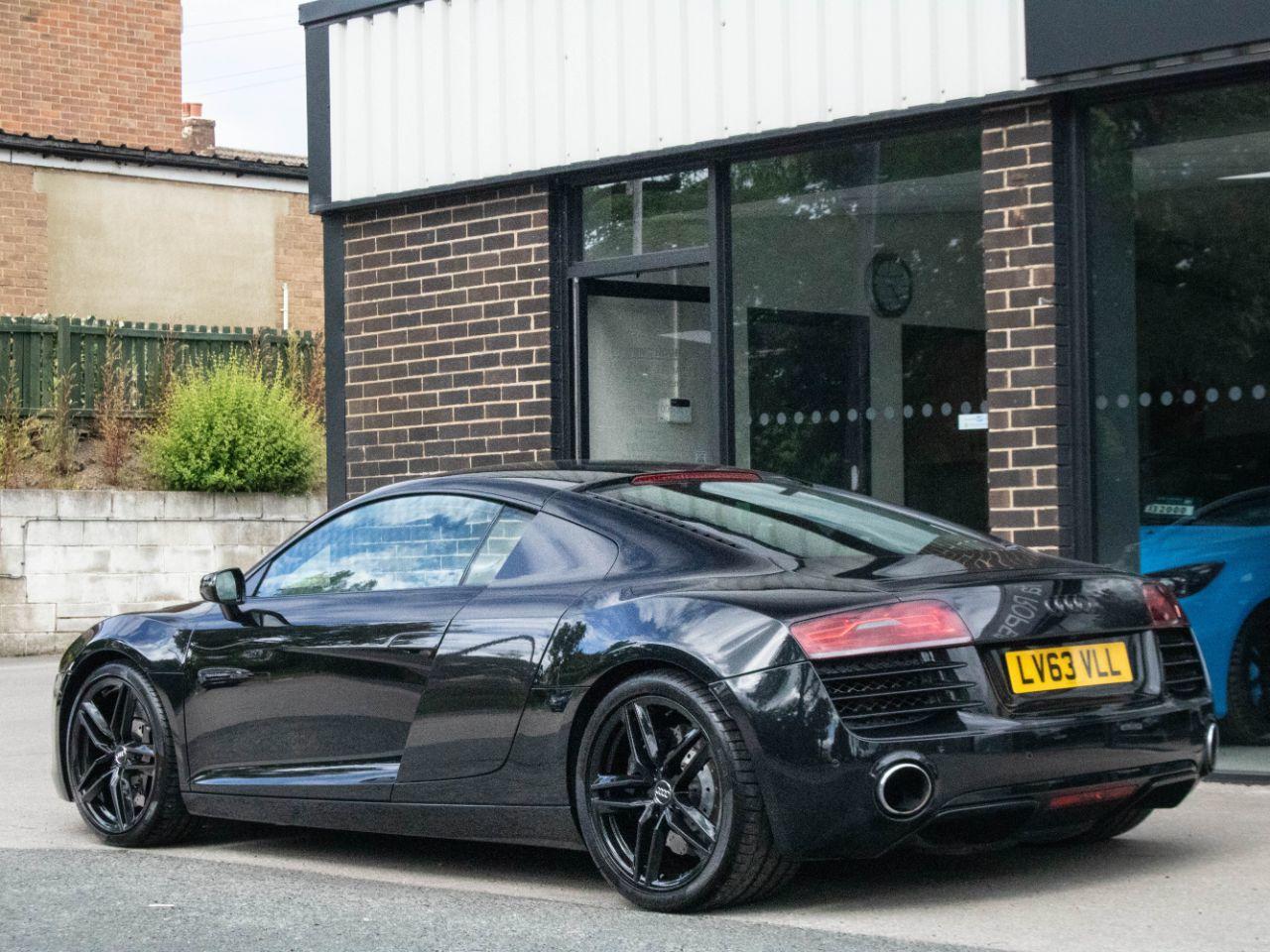 Audi R8 4.2 V8 FSI quattro S tronic 430ps Coupe Petrol Phantom Black Metallic