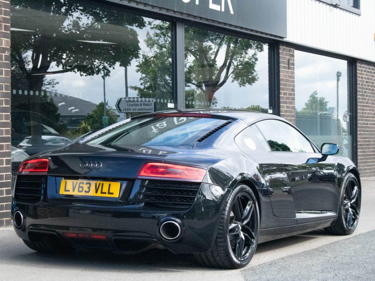 Audi R8 4.2 V8 FSI quattro S tronic 430ps Coupe Petrol Phantom Black Metallic