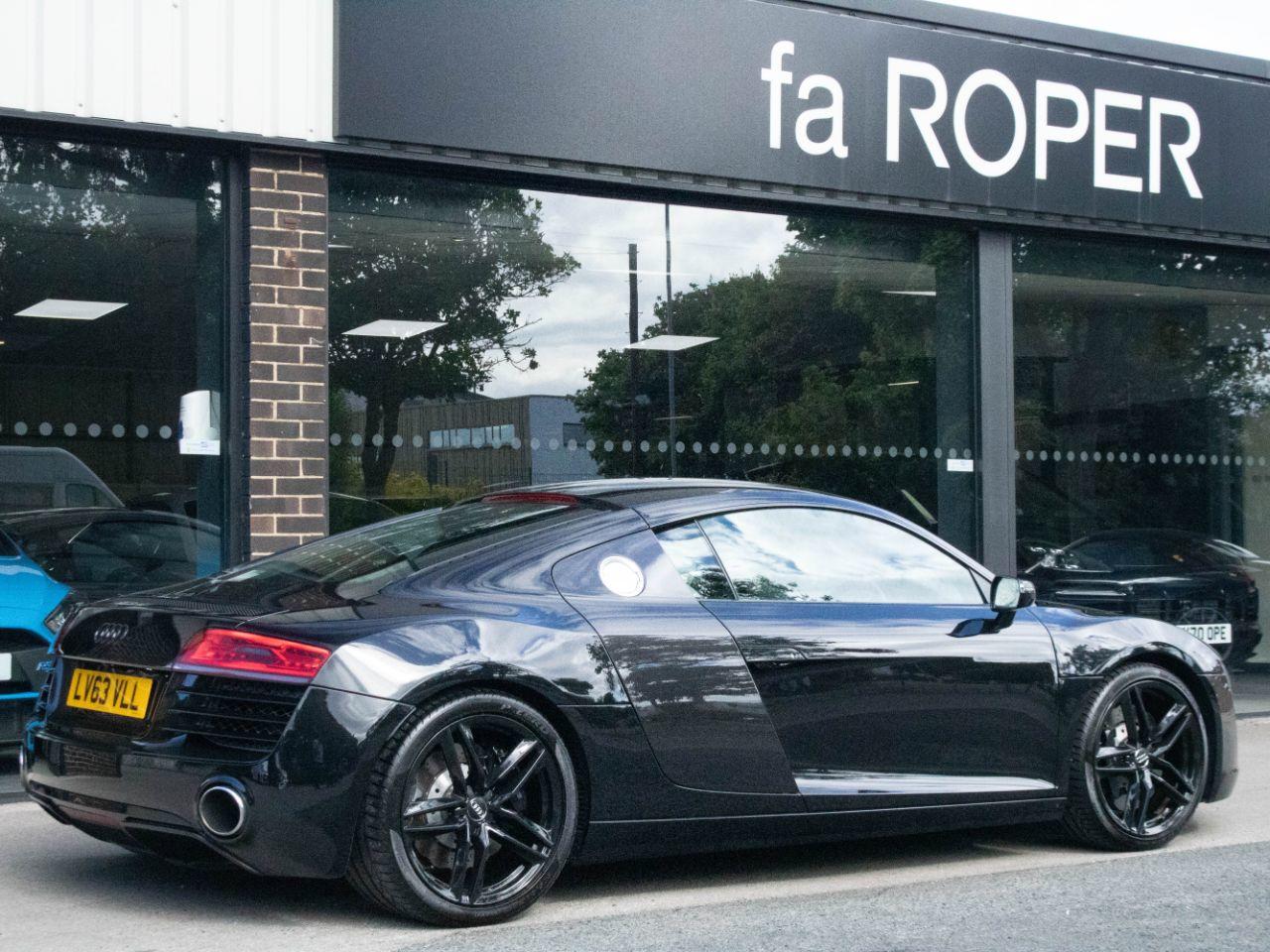 Audi R8 4.2 V8 FSI quattro S tronic 430ps Coupe Petrol Phantom Black Metallic