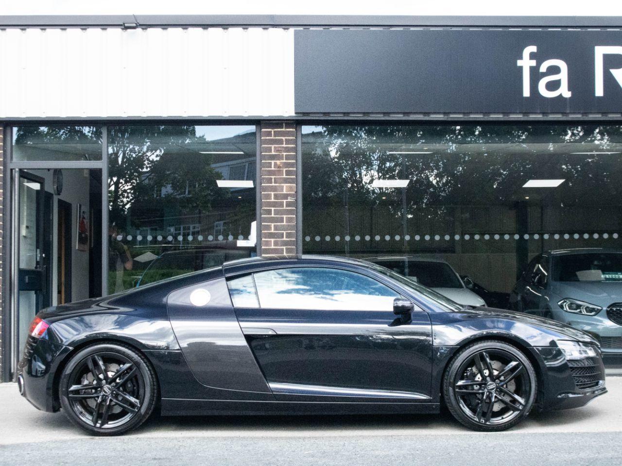 Audi R8 4.2 V8 FSI quattro S tronic 430ps Coupe Petrol Phantom Black Metallic