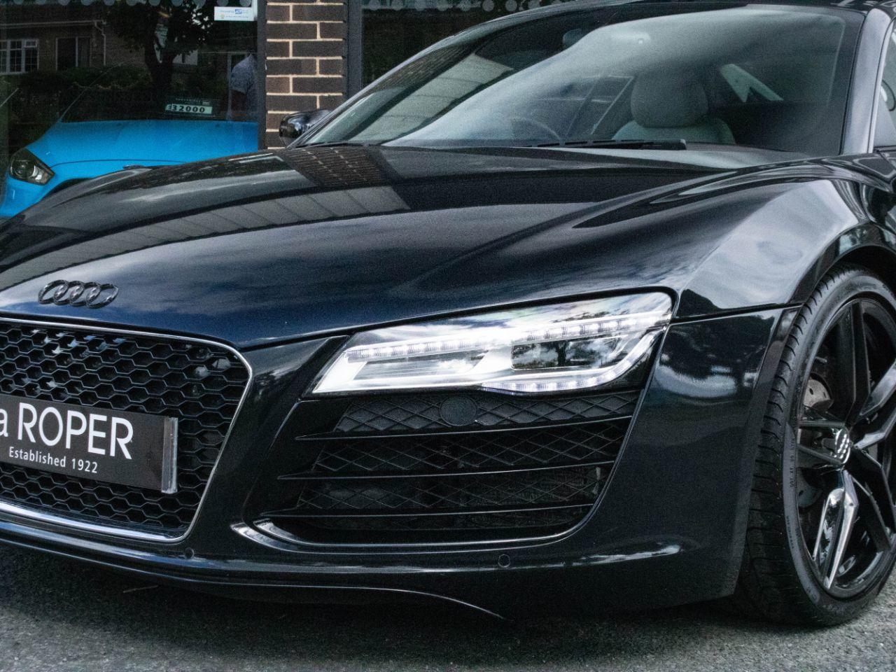 Audi R8 4.2 V8 FSI quattro S tronic 430ps Coupe Petrol Phantom Black Metallic