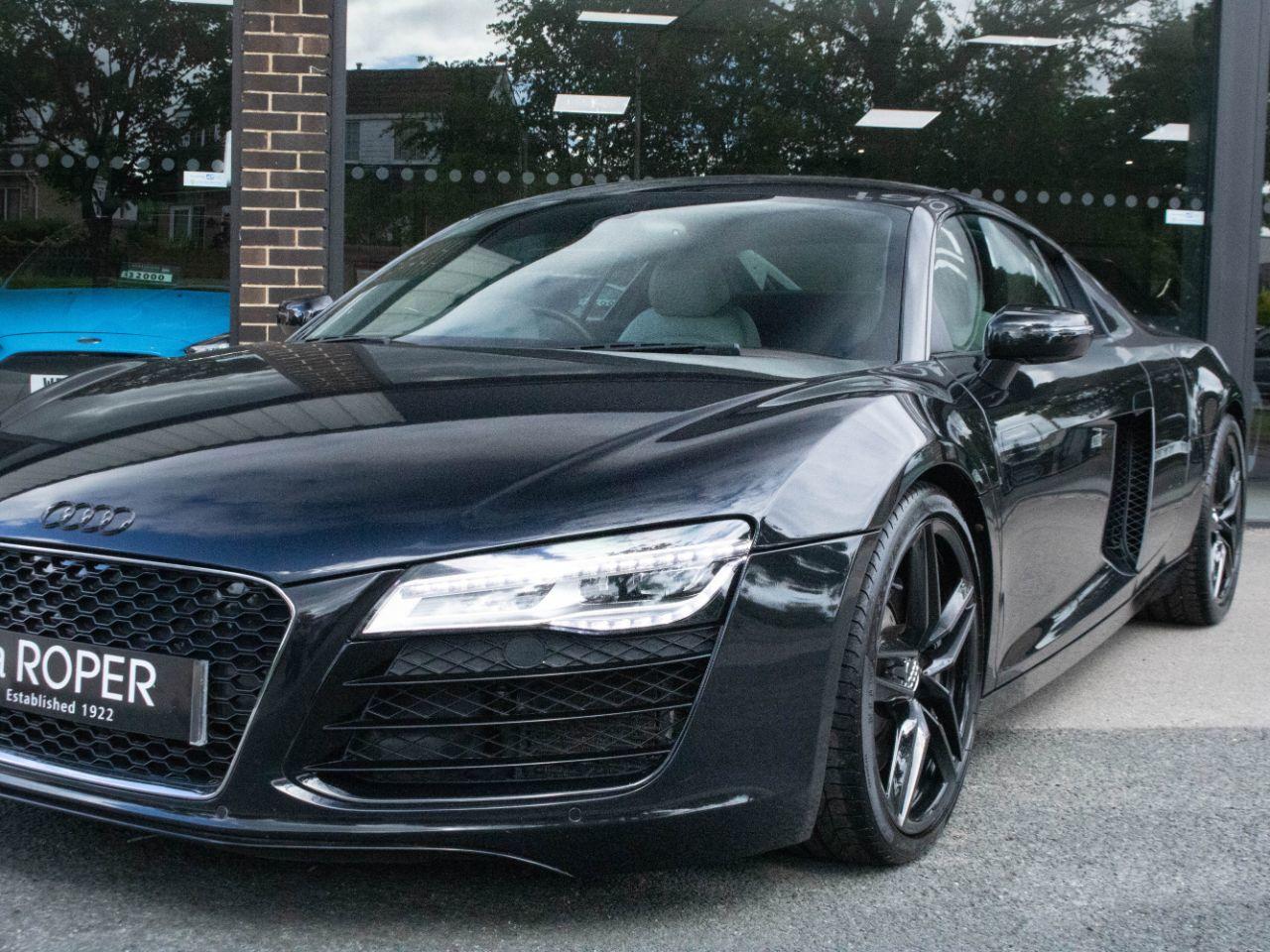 Audi R8 4.2 V8 FSI quattro S tronic 430ps Coupe Petrol Phantom Black Metallic