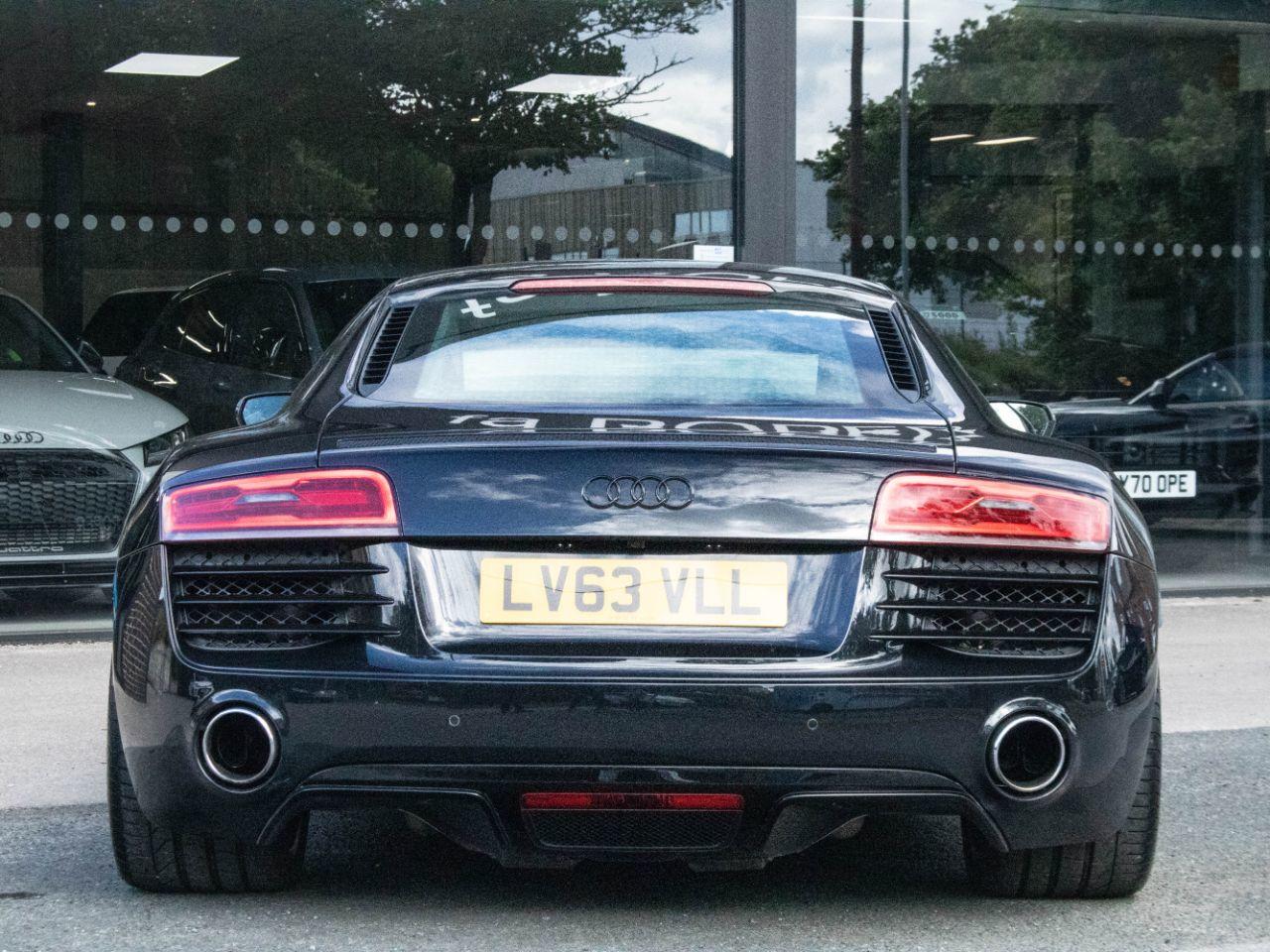 Audi R8 4.2 V8 FSI quattro S tronic 430ps Coupe Petrol Phantom Black Metallic