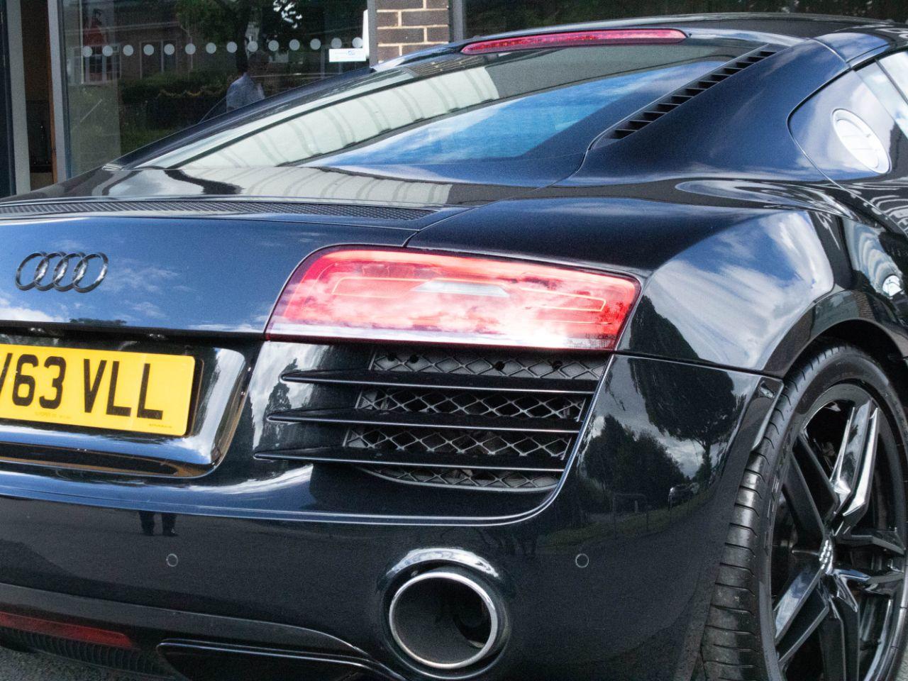 Audi R8 4.2 V8 FSI quattro S tronic 430ps Coupe Petrol Phantom Black Metallic