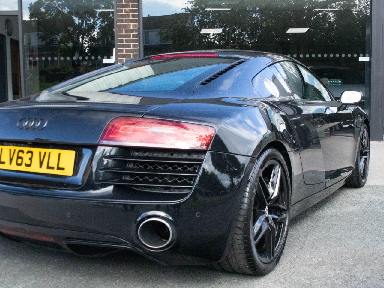 Audi R8 4.2 V8 FSI quattro S tronic 430ps Coupe Petrol Phantom Black Metallic