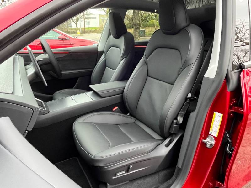 Tesla Model Y   Registered:2025(75)