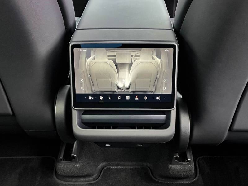 Tesla Model Y   Registered:2025(75)